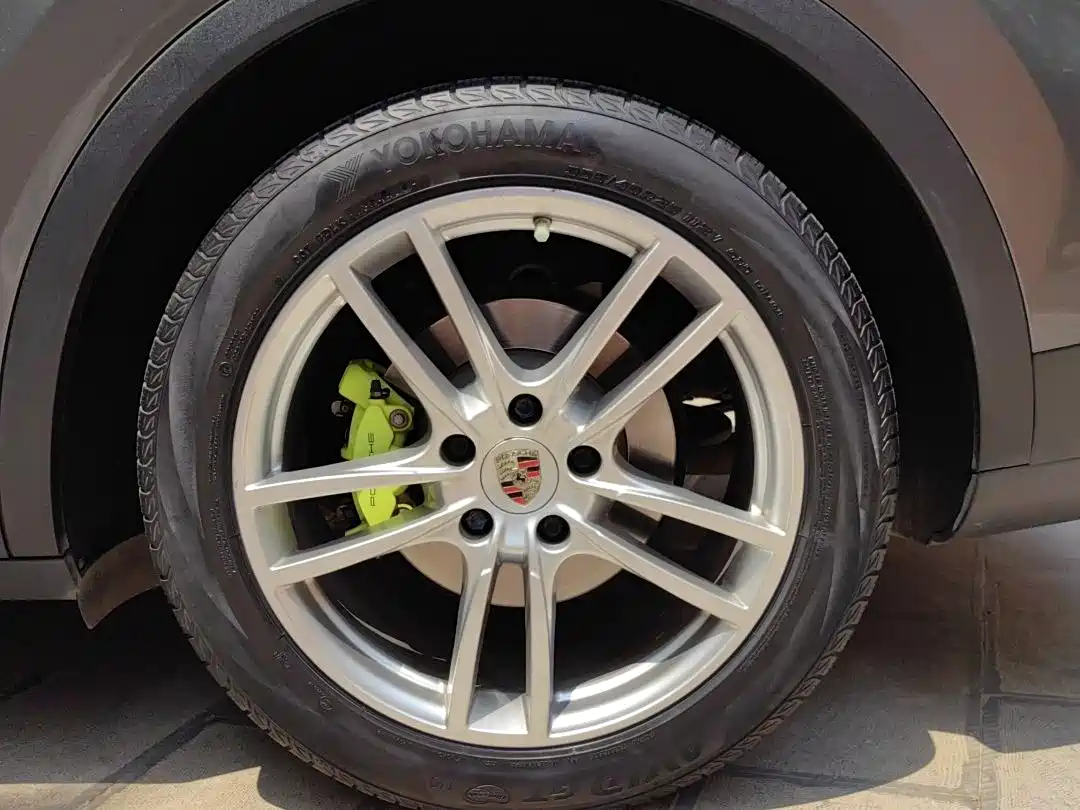 Porsche Cayenne New Energy 2022 Cayenne E-Hybrid 2.0T Platinum Edition фото 16