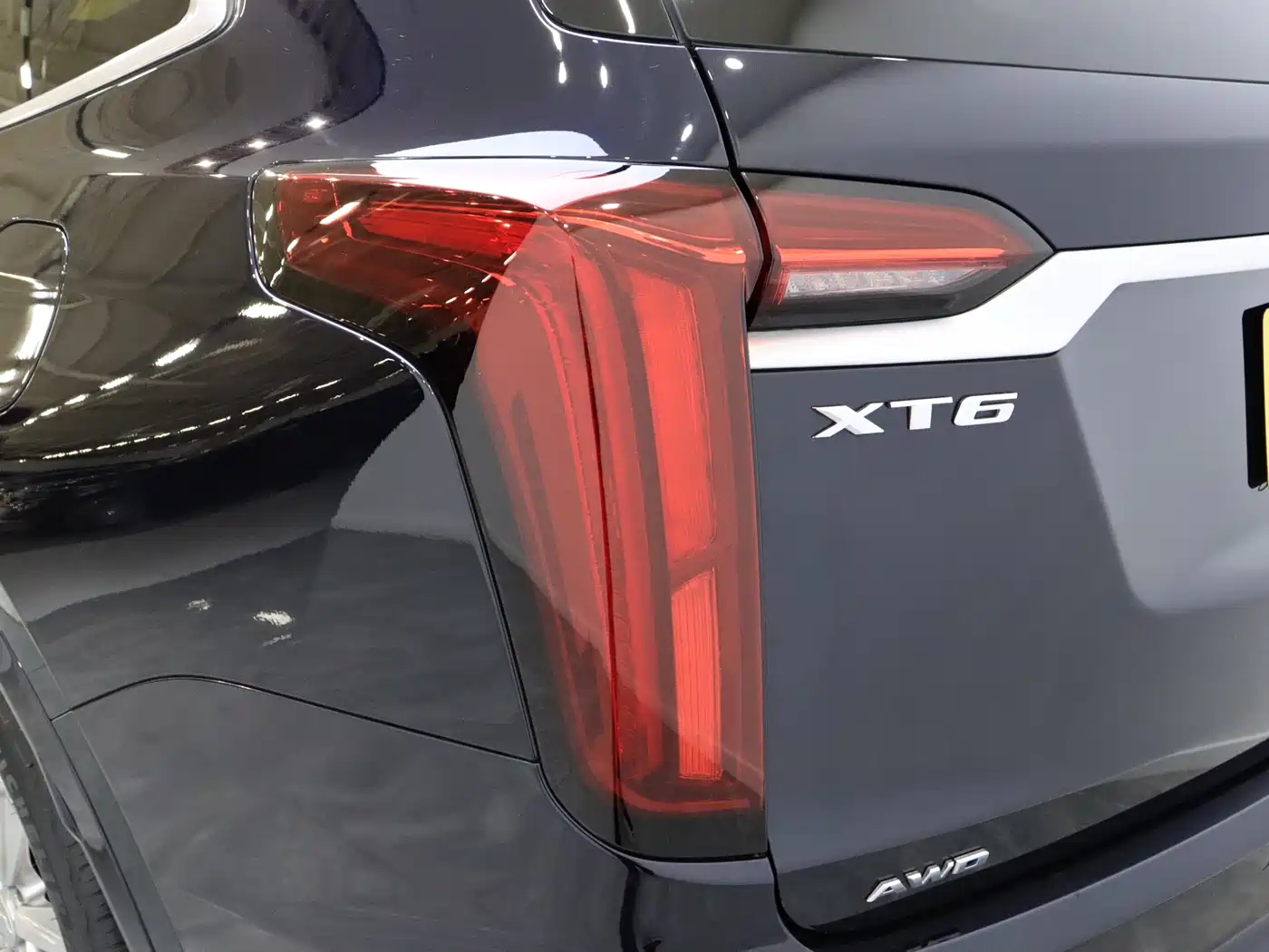 CADILLAC XT6