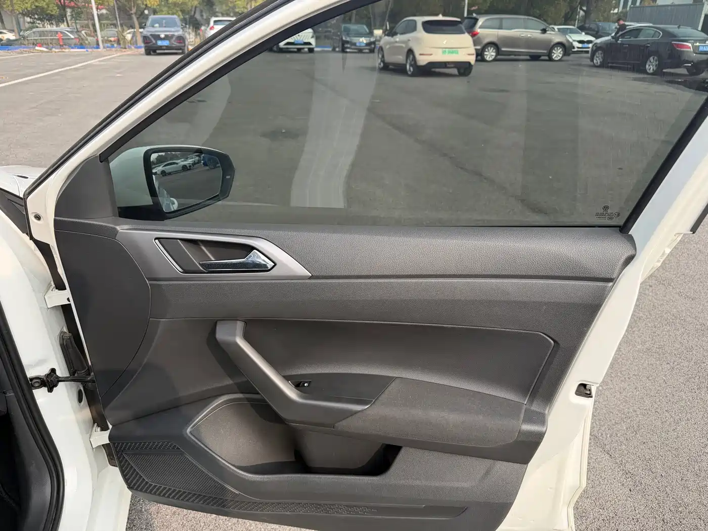 Volkswagen Polo 2019 Plus 1.5L Automatic Colorful Tech Edition фото 8