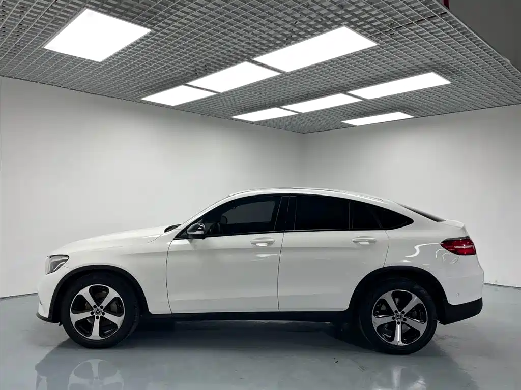 Mercedes-Benz GLC Coupe 2017 GLC 200 4MATIC Coupe SUV фото 4