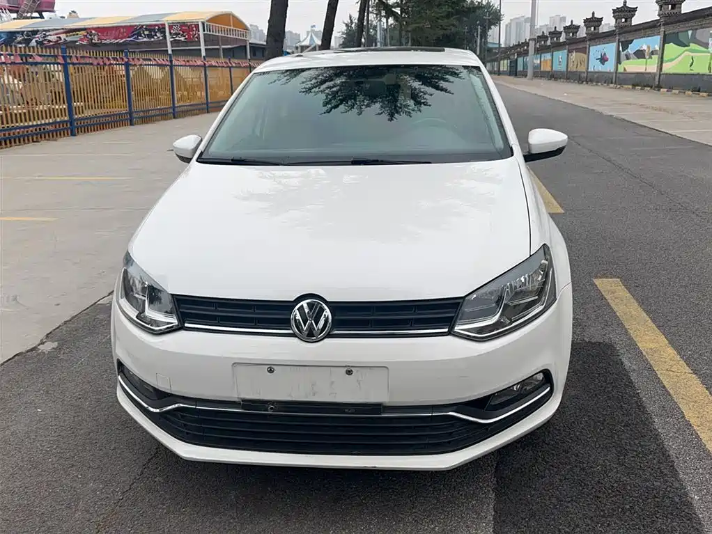 Volkswagen Polo 2016 1.6L Automatic Comfort фото 3