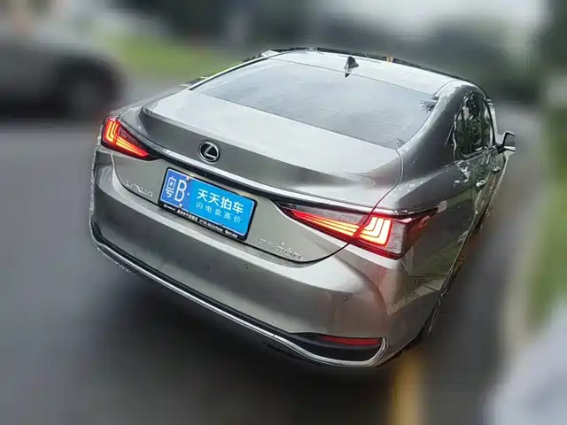 Lexus ES 2024 200 Premium Edition — фото 2