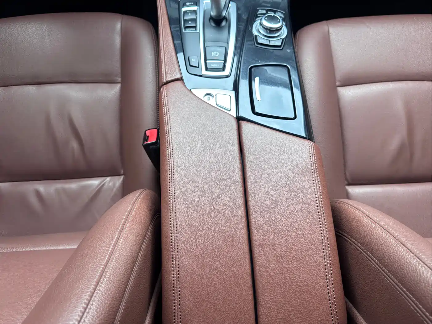 BMW 5 Series (Import) 2014 520i Classic фото 13
