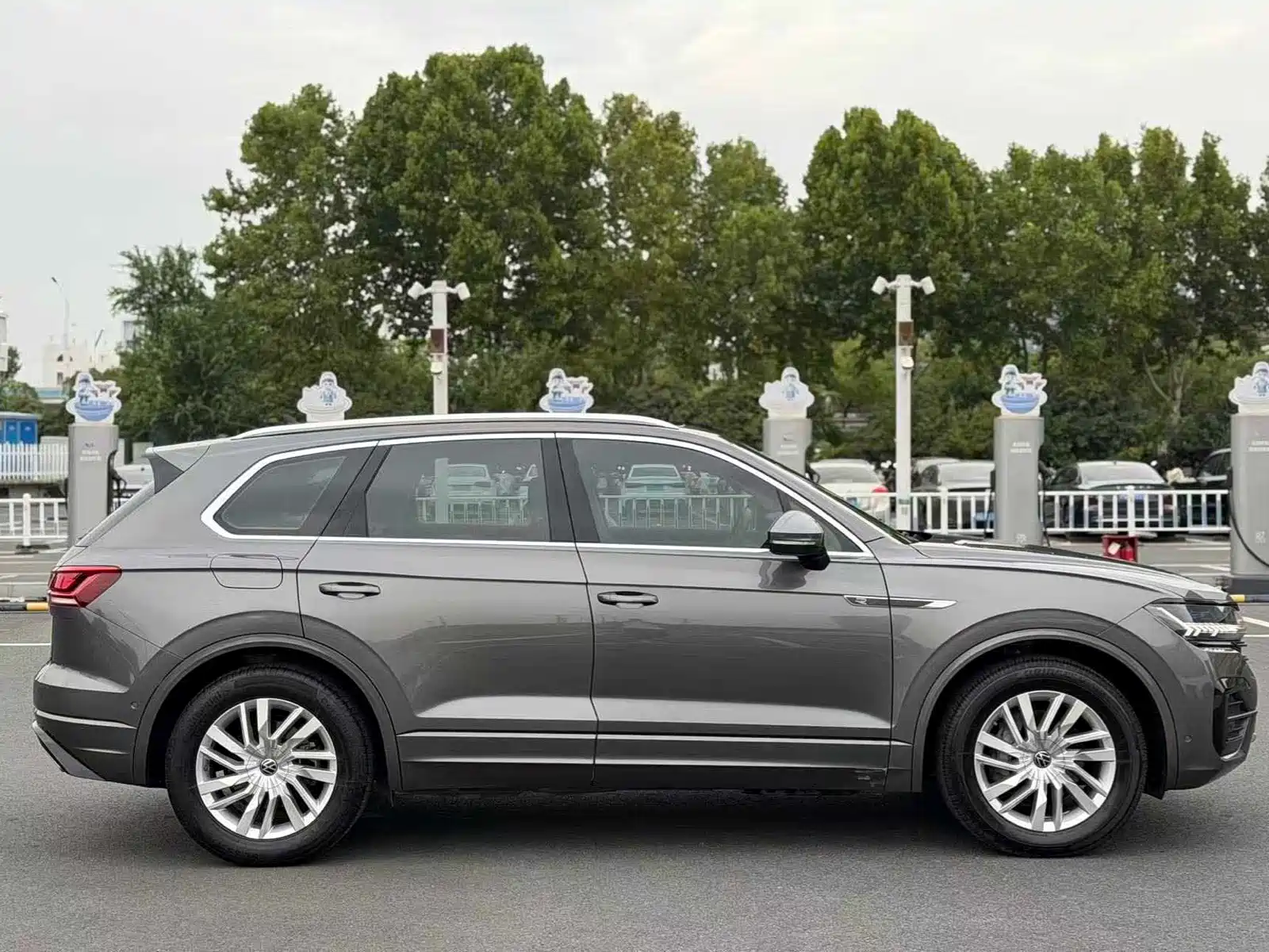 Фото 3 - Volkswagen Touareg