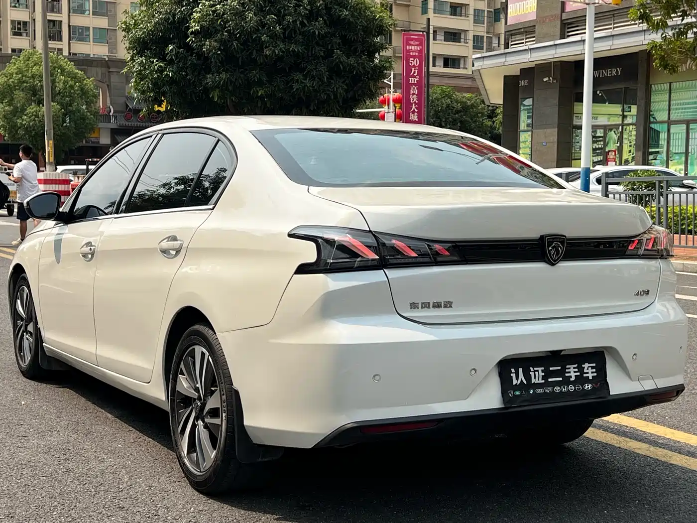 PEUGEOT 408