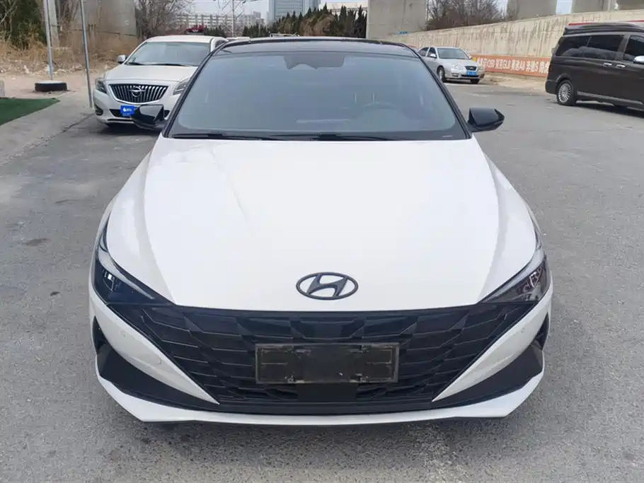 HYUNDAI ELANTRA