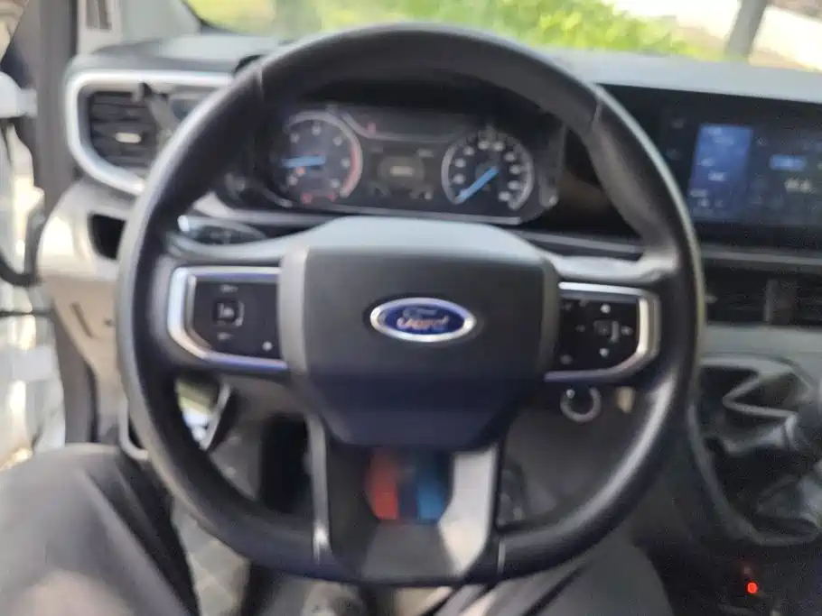 Ford Transit 2024 2023 Model 2.0T Diesel Manual Multi-Purpose Commercial Vehicle Short Wheelbase Medium Roof 5/6-Seater