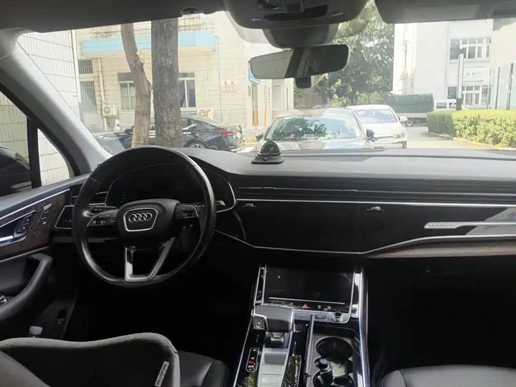 Фото 12 - Audi Q7