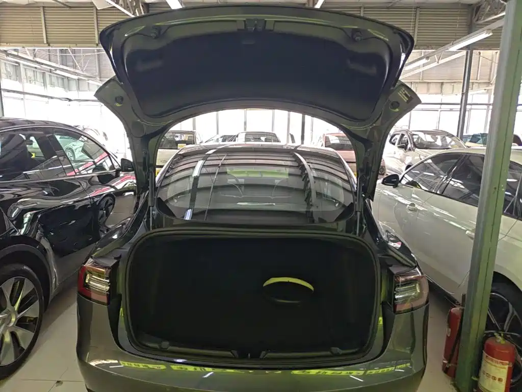 Фото 19 - Tesla Model 3