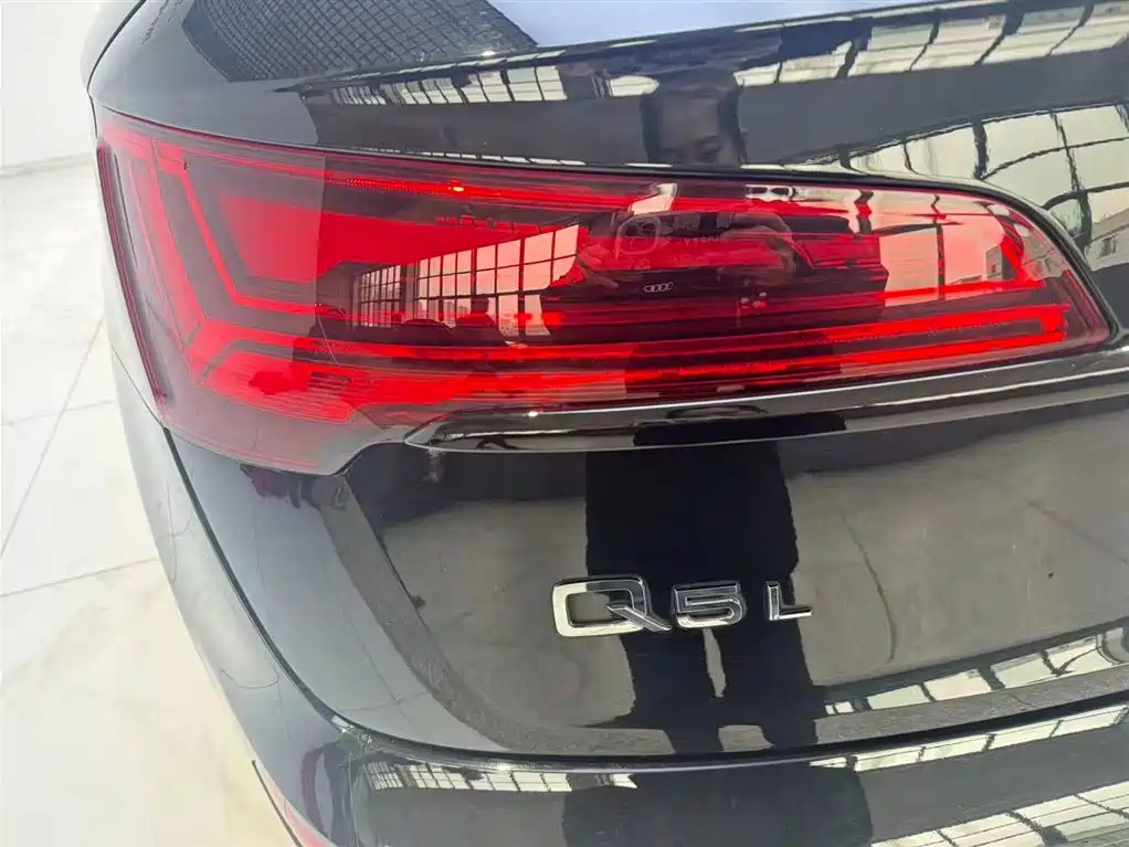 Audi Q5L 2024 Model 40 TFSI Luxury Dynamic фото 14