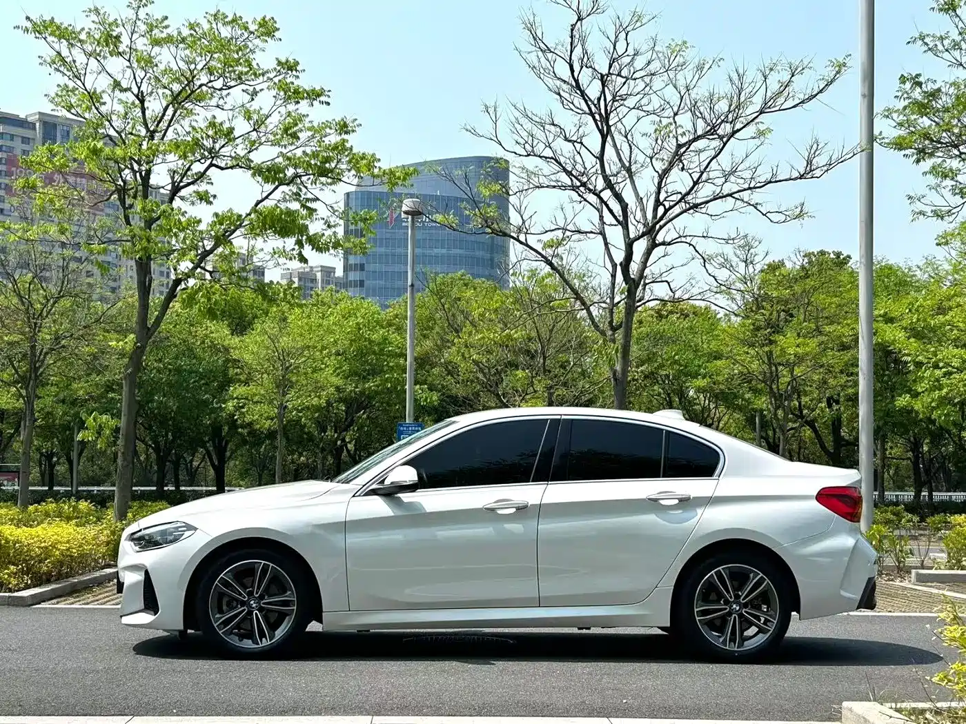 BMW 1 Series 2023 120i M Sport фото 3