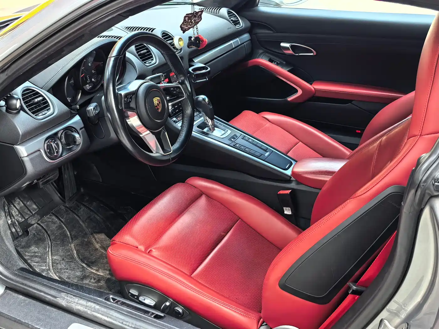 Porsche 718 2018 Cayman 2.0T фото 9
