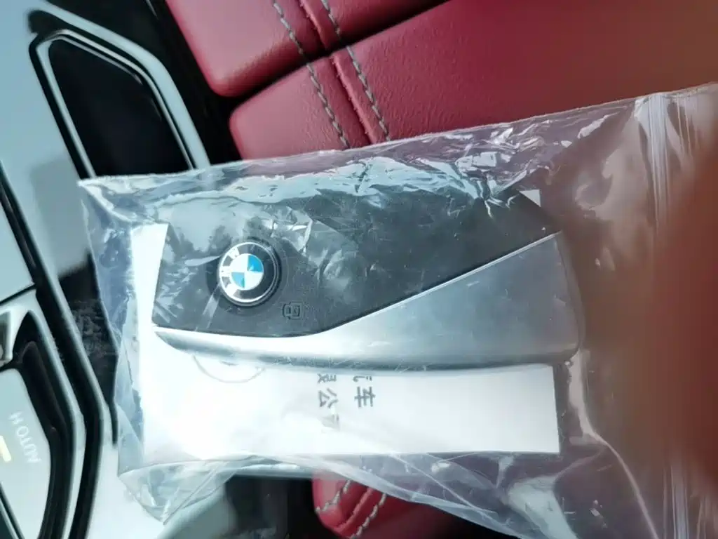 Photo 9 - BMW i5