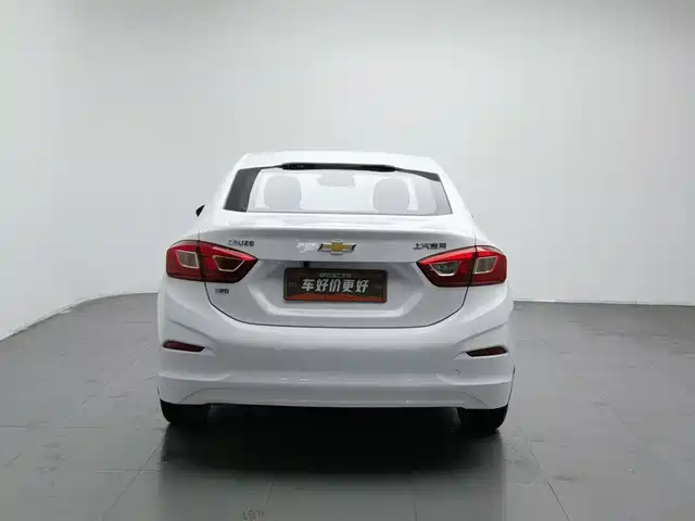 Chevrolet Cruze 2018 320 Automatic Pioneer Sunroof Edition — фото 4