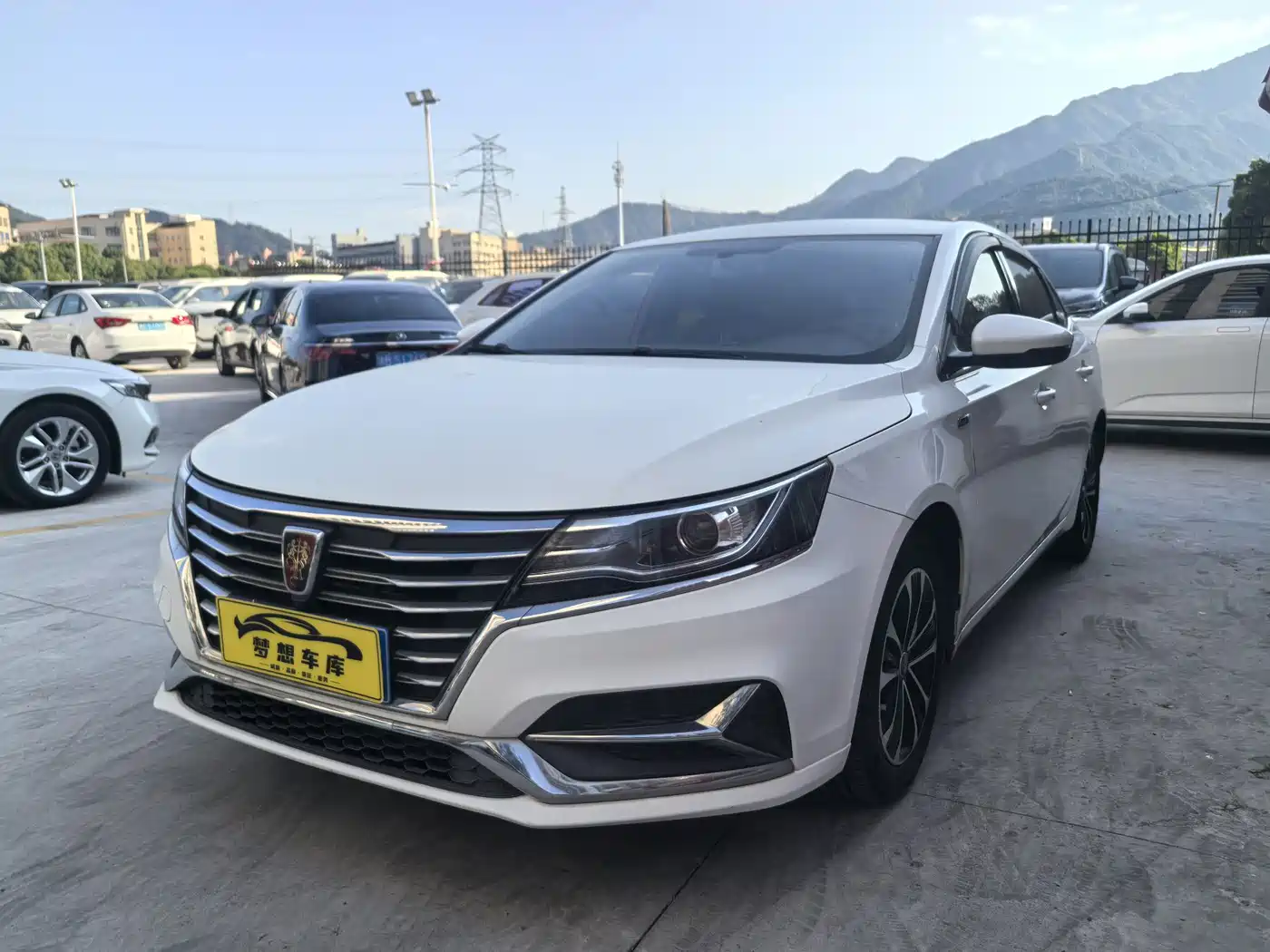 Roewe i6 2020 2020 PLUS 1.6L CVT 4G Connected Glory Luxury Edition