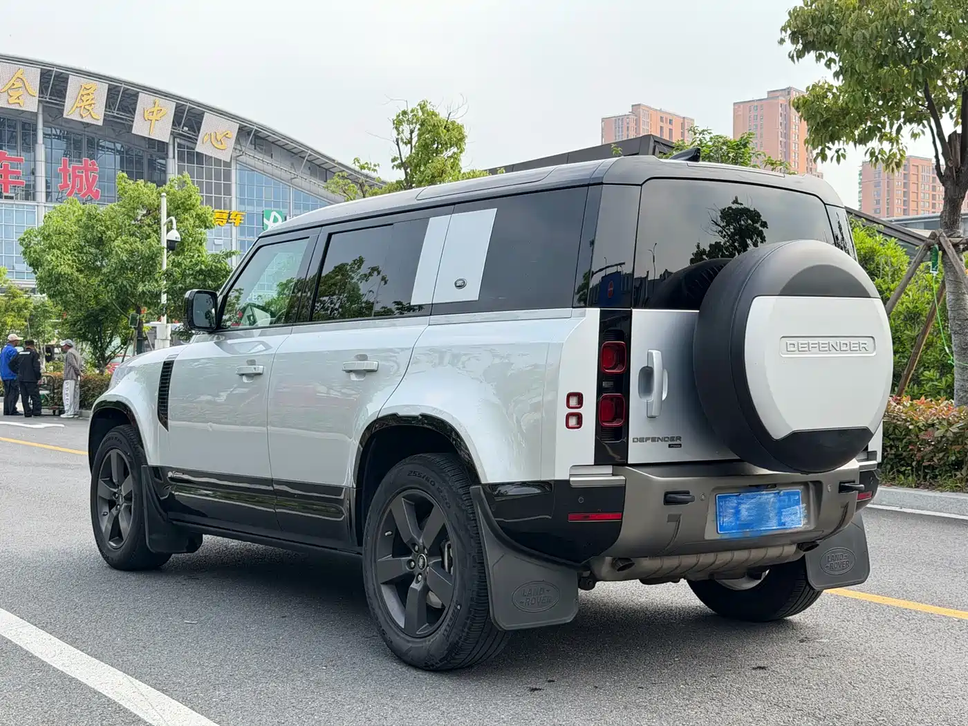Land Rover Defender 2021 110 P400 X-DYNAMIC HSE фото 3