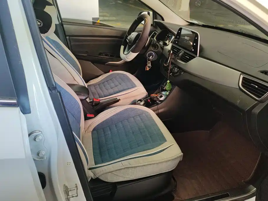 Baojun 310W 2018 2018 1.5L Auto Fashion China V