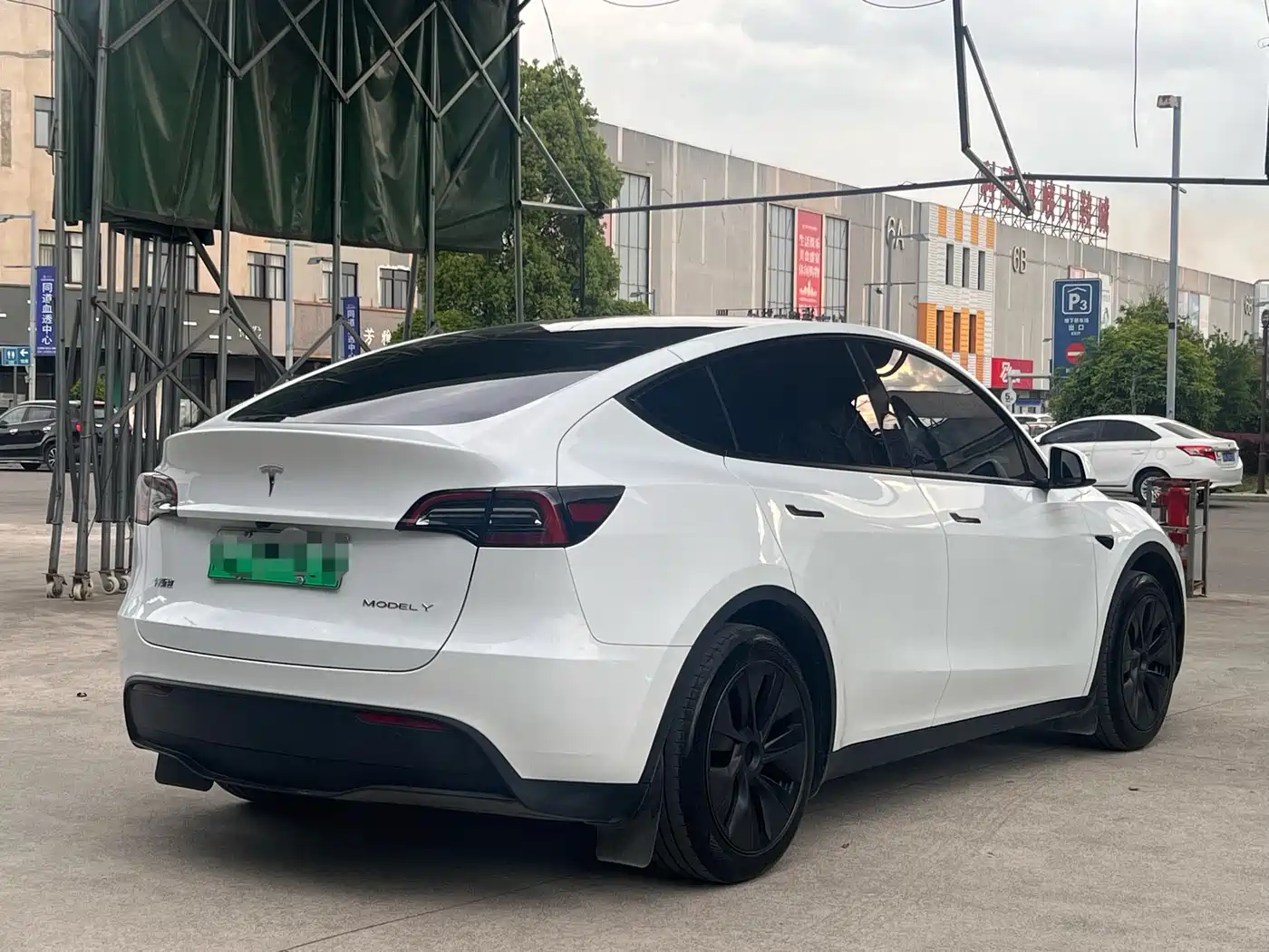 TESLA MODEL Y