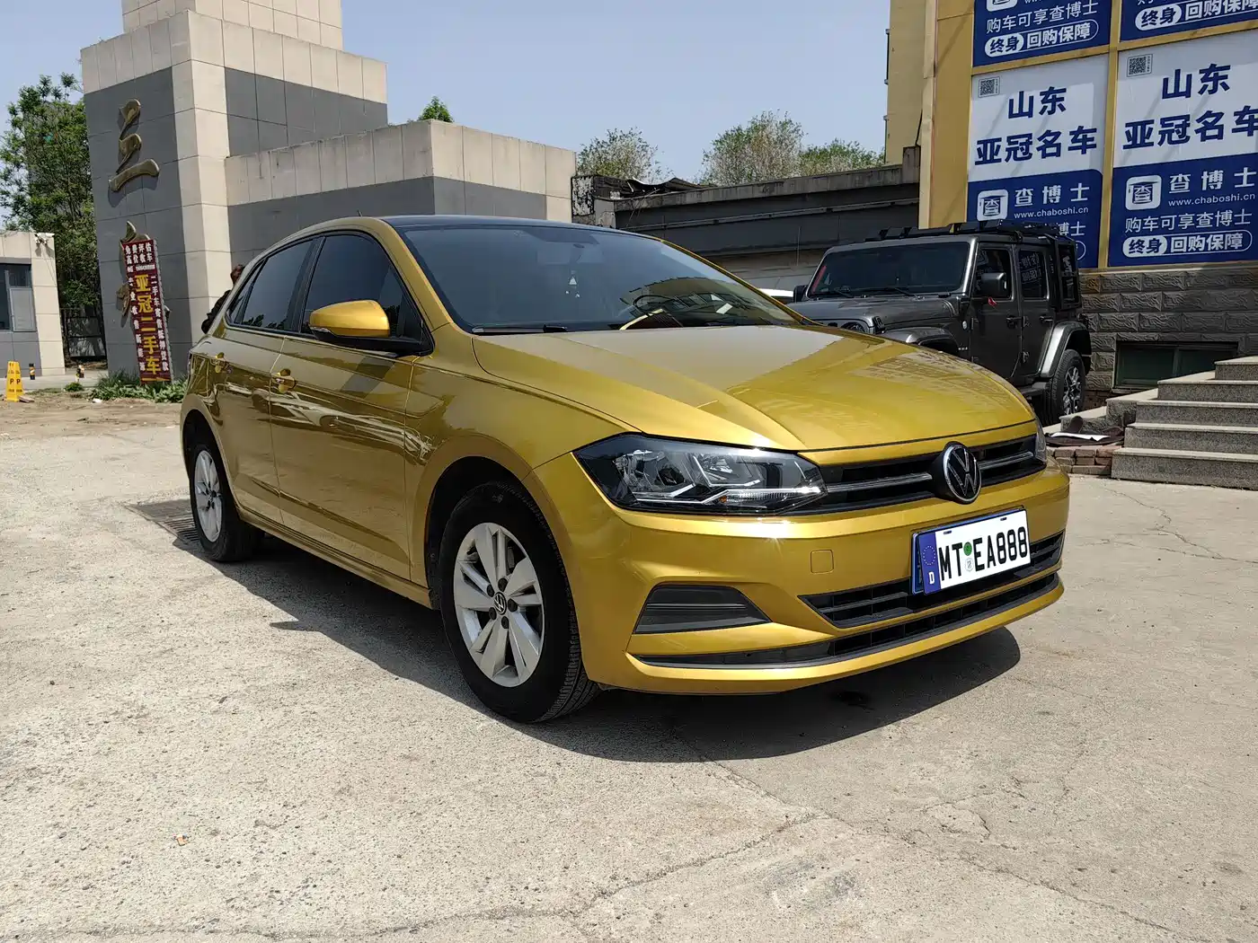 VOLKSWAGEN POLO
