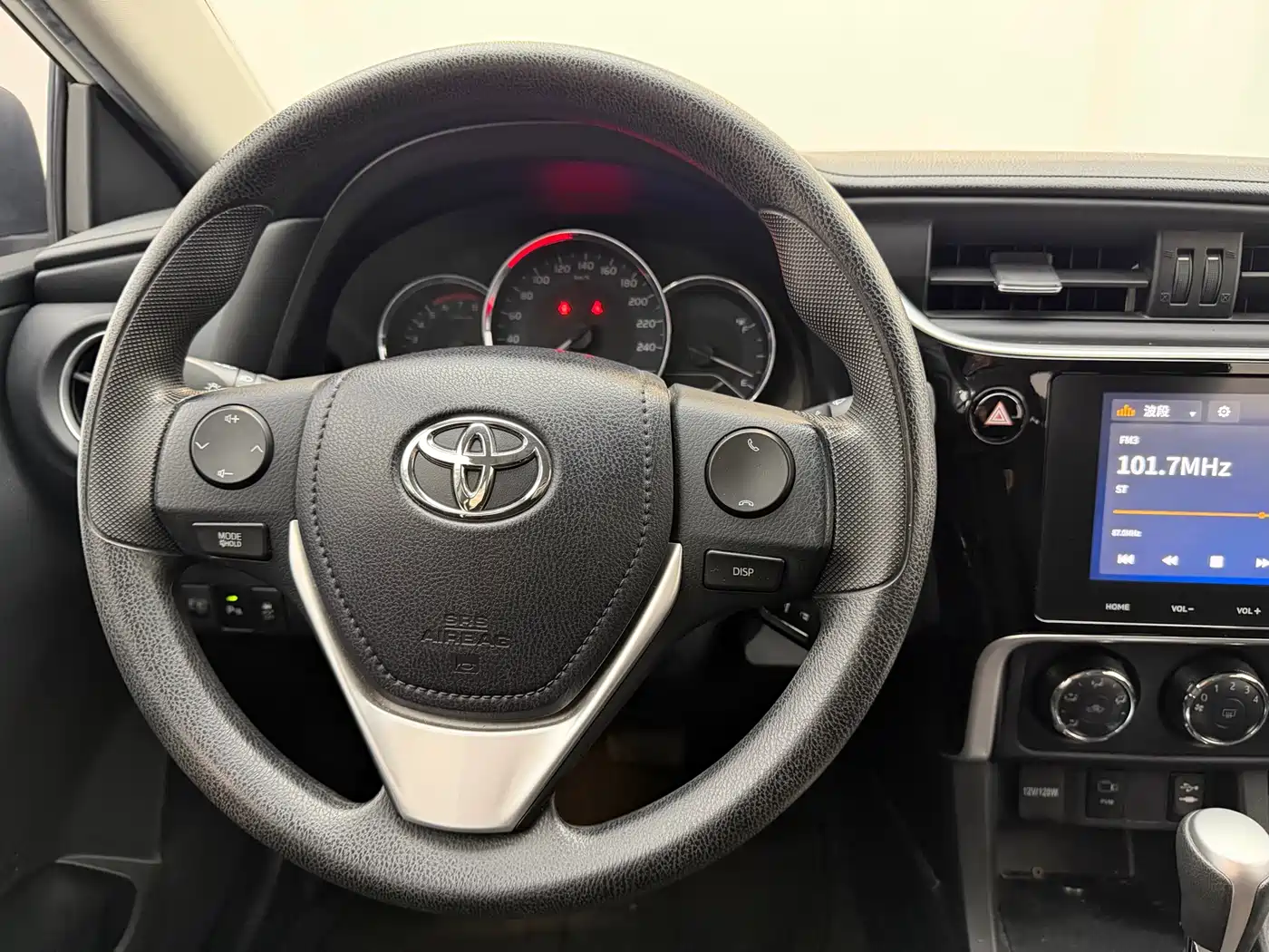 Toyota Levin 2017 Facelift 185T CVT Elite (China V) фото 17