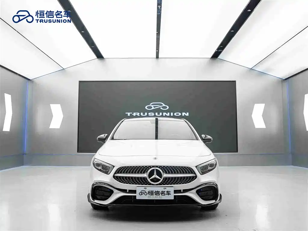 Mercedes-Benz A-Class 2019 A 200 L Sport Sedan фото 2