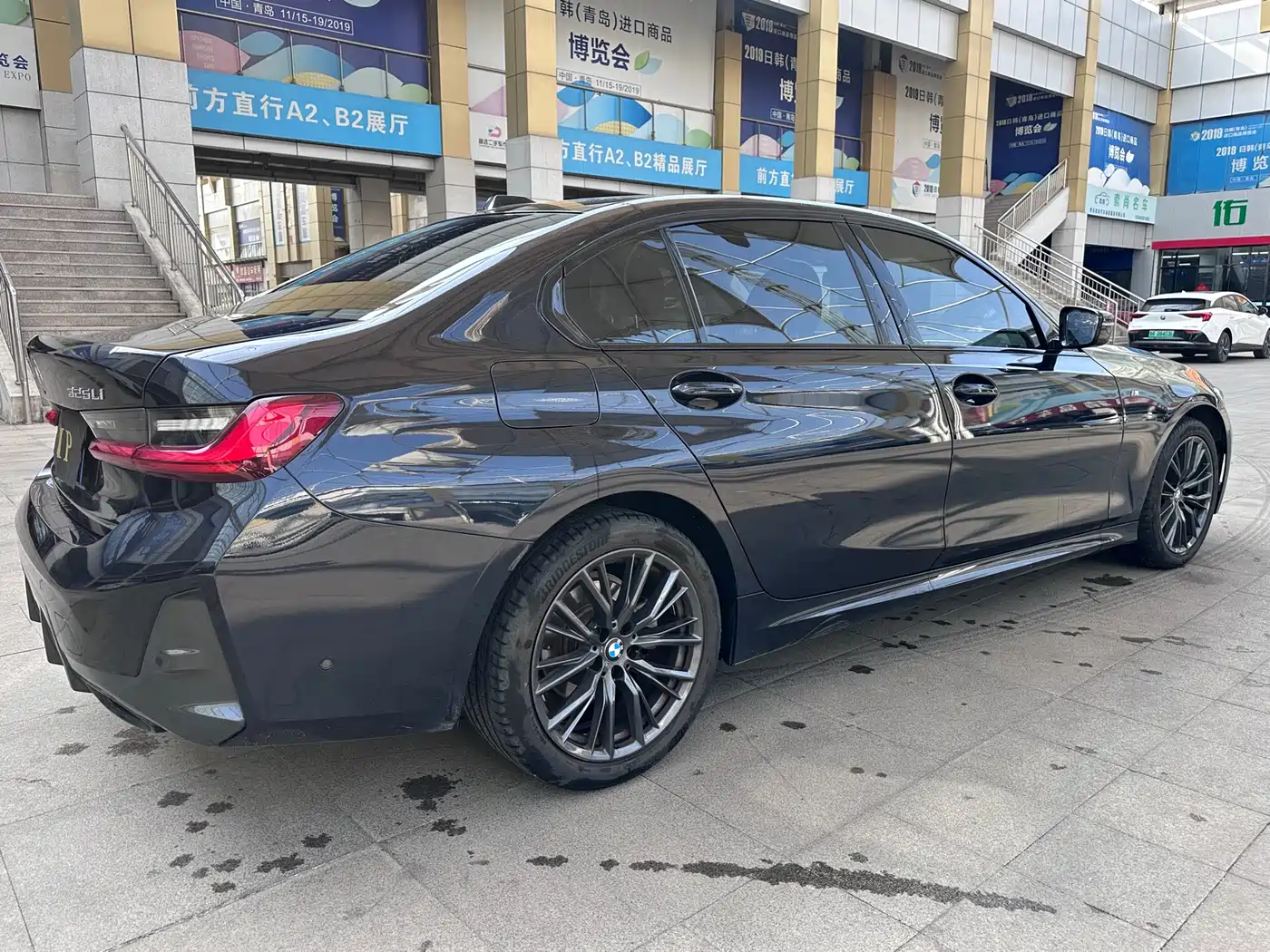 BMW 3 Series 2023 325Li M Sport Black Night Package фото 9