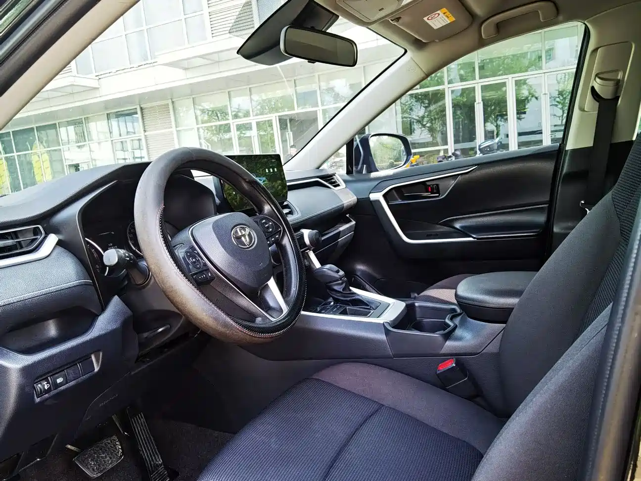 Toyota RAV4 Rongfang 2023 2.0L CVT 2WD Urban Edition фото 12