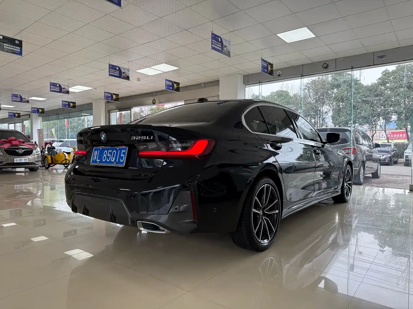 BMW 3 Series 2024 325Li xDrive M Sport Package фото 12