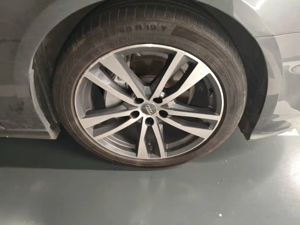 Фото 8 - Audi A6L