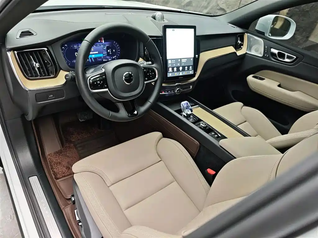 Фото 6 - Volvo XC60