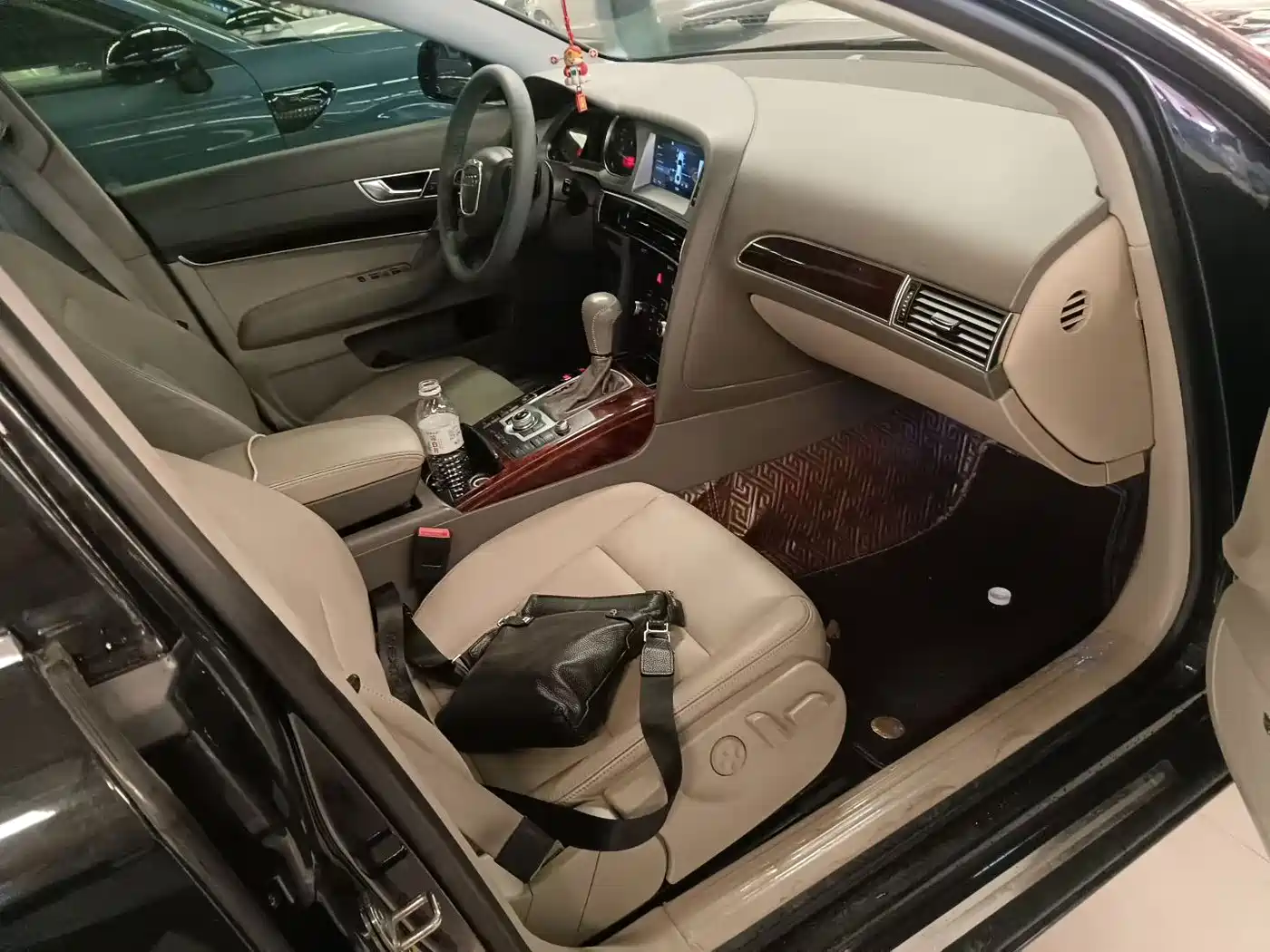 Photo 4 - Audi A6L