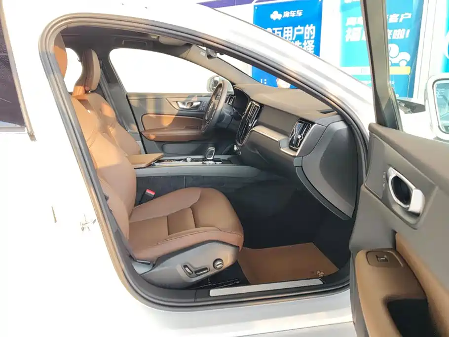 Volvo S60 2026 2026 B4 Smart Luxury Edition