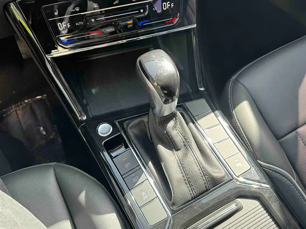 Volkswagen Passat 2022 330TSI Elite Edition фото 9