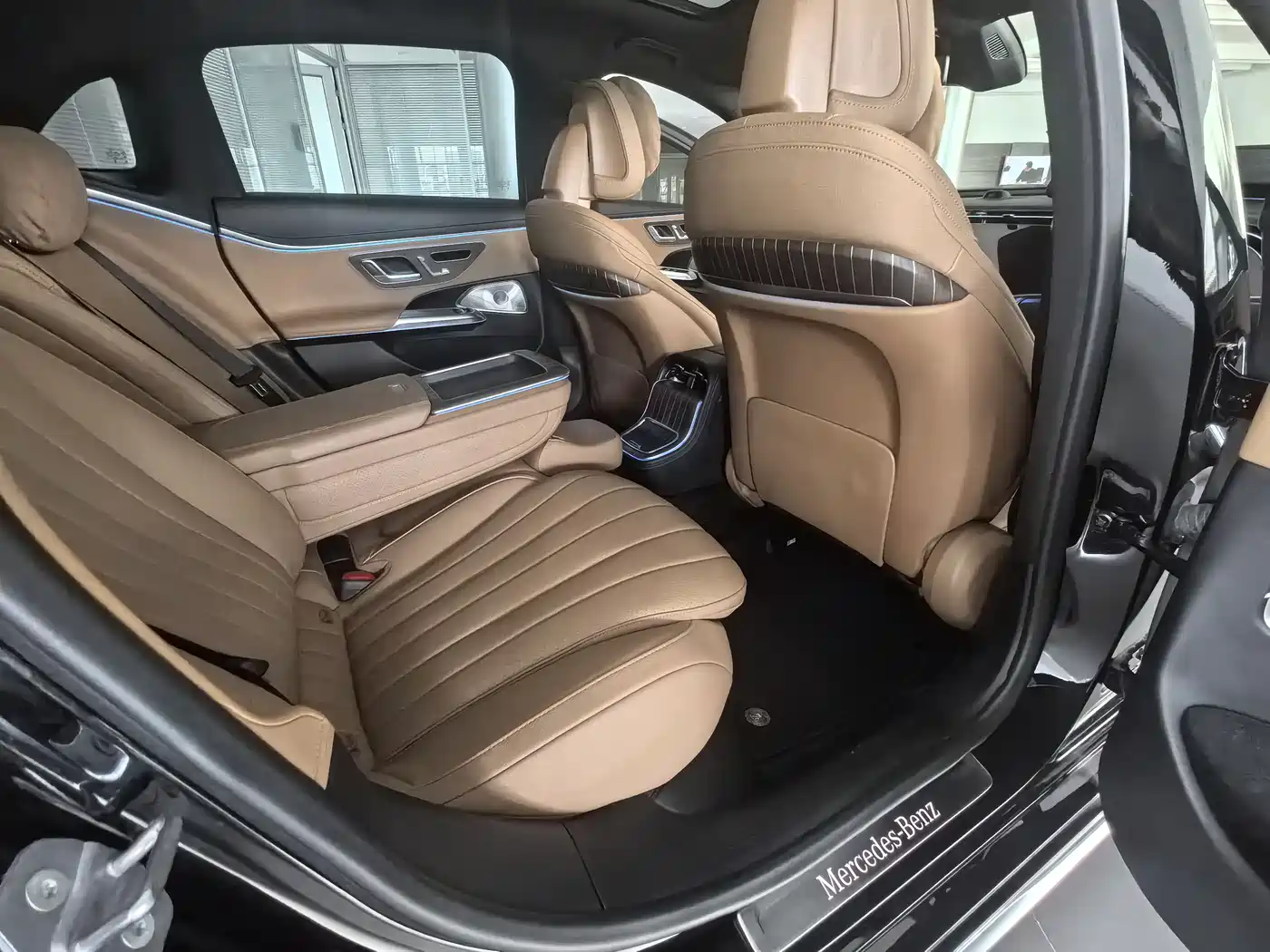 Mercedes-Benz E-Class 2024 Model E 300 L Luxury фото 5