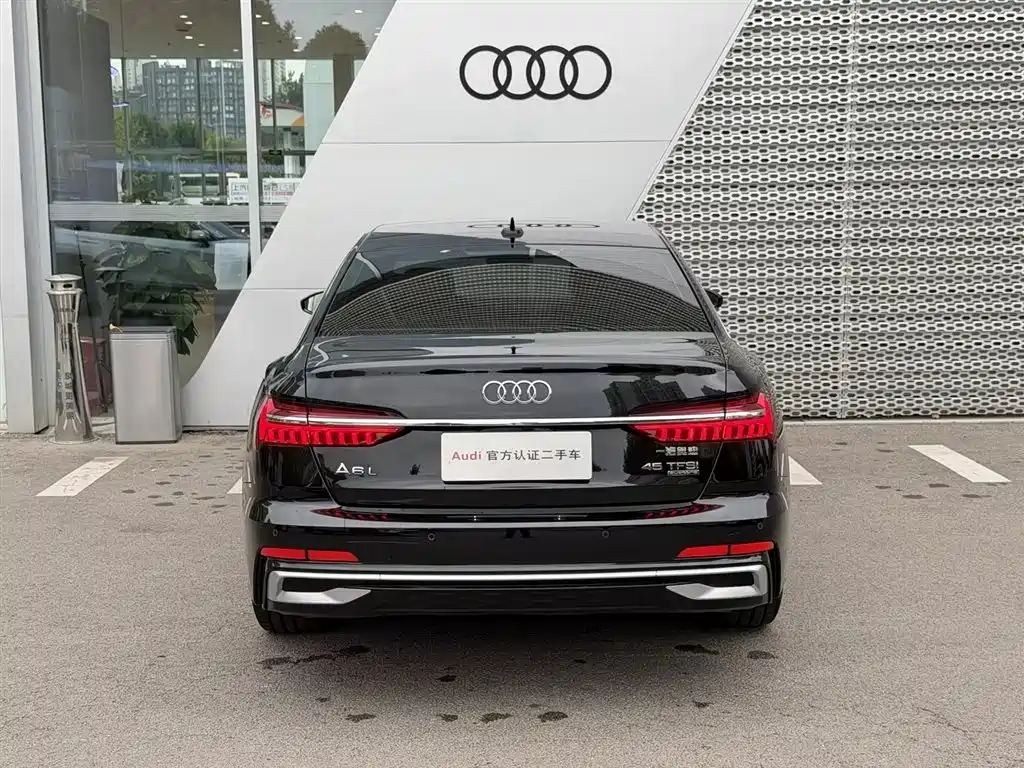 Фото 4 - Audi A6L