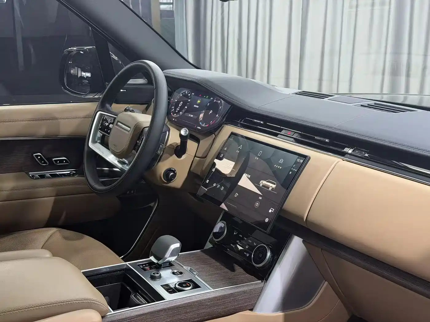 Land Rover Range Rover 2023 3.0 L6 400PS Golden Age 7-Seater Long Wheelbase фото 11
