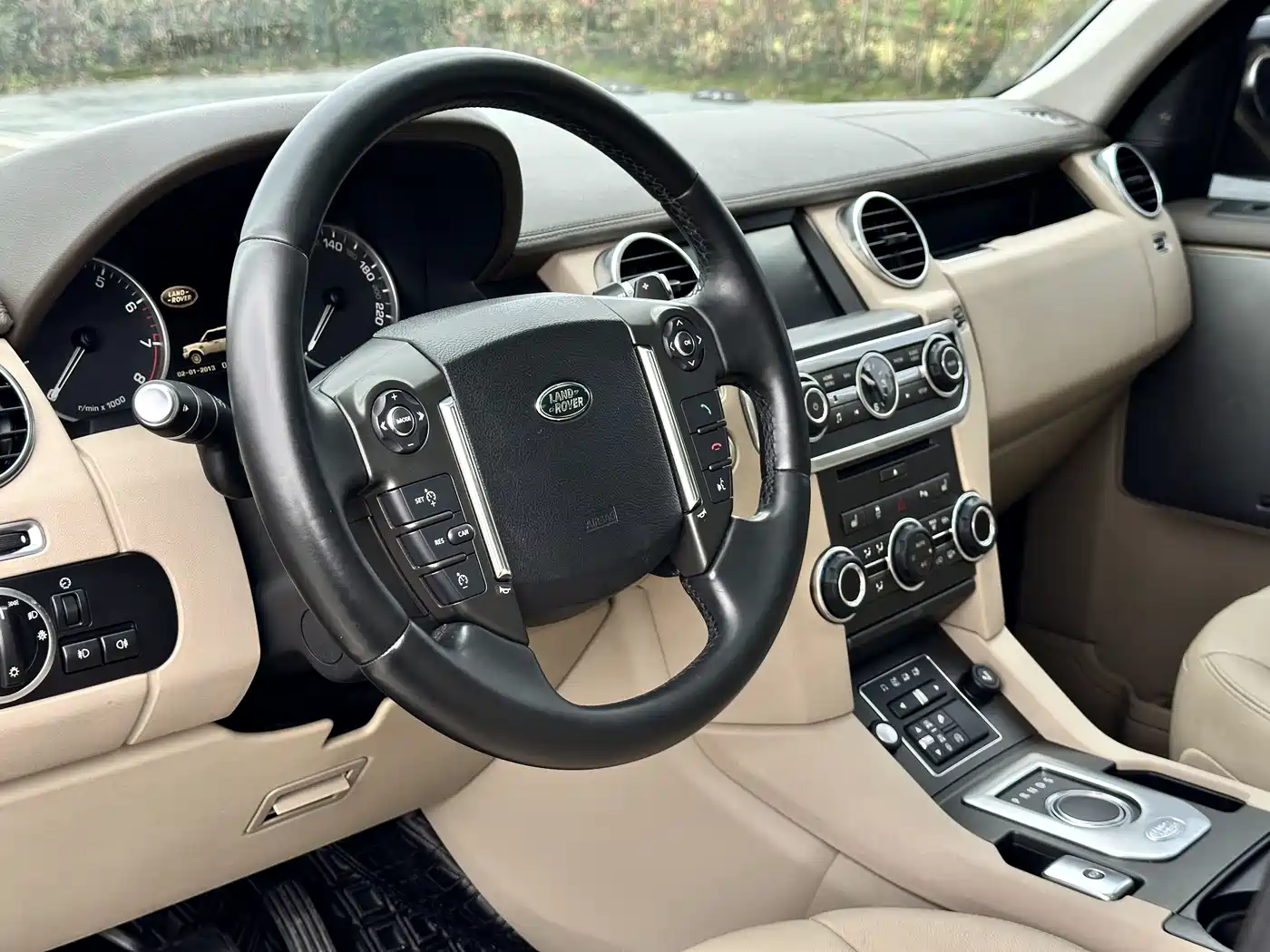 Land Rover Discovery 2016 3.0 SC V6 HSE Luxury фото 10