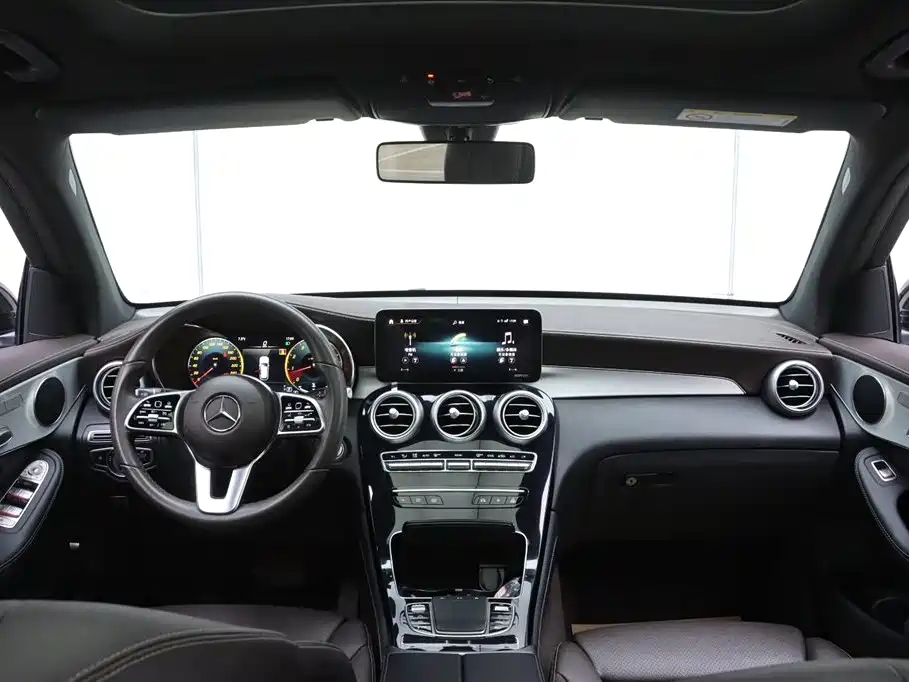 Mercedes-Benz GLC 2021 GLC 260 L 4MATIC Sporty фото 21