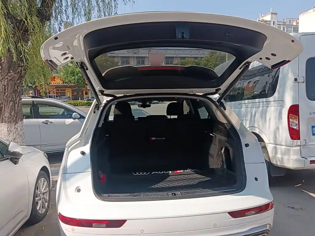 Фото 19 - Audi Q5L
