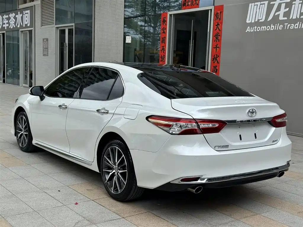 TOYOTA CAMRY