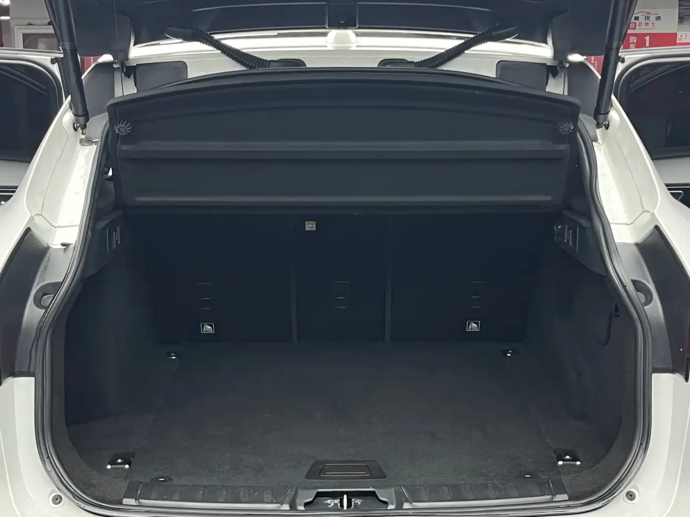 Photo 27 - Jaguar F-PACE