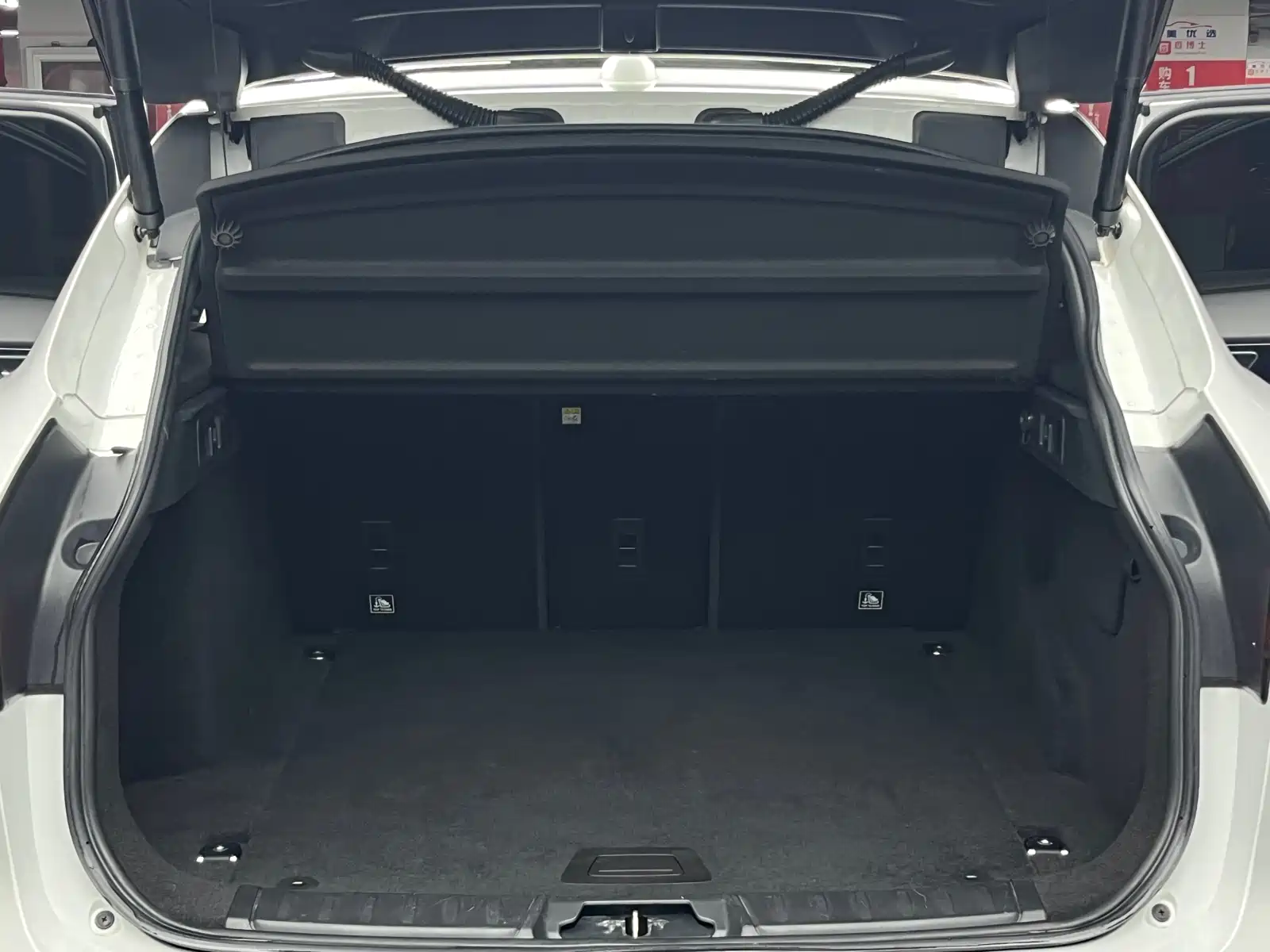 Фото 27 - Jaguar F-PACE