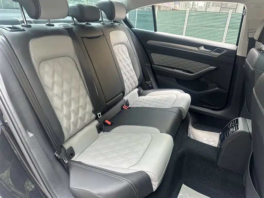 Volkswagen Magotan 2023 2 Million Units Anniversary Edition 330TSI DSG Leading Type фото 10
