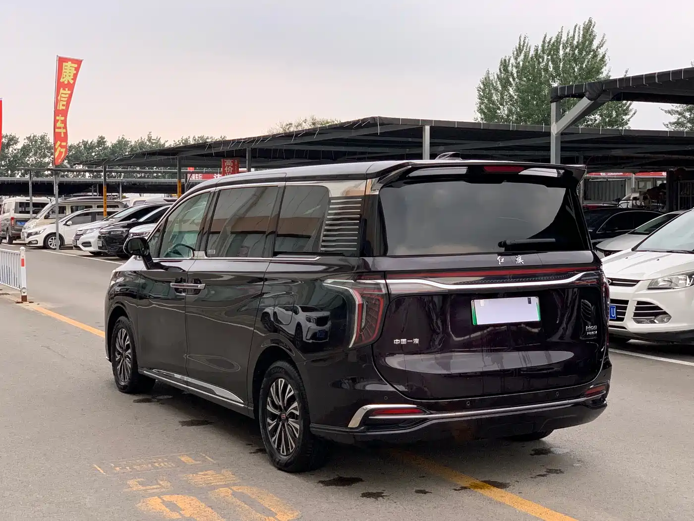 Hongqi HQ9 PHEV 2024 Model 2.0T AWD Business Edition фото 6