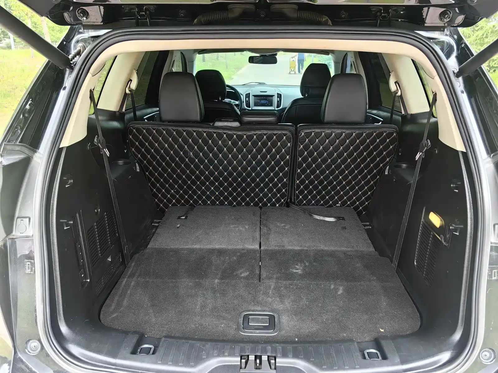 Фото 9 - Ford Edge