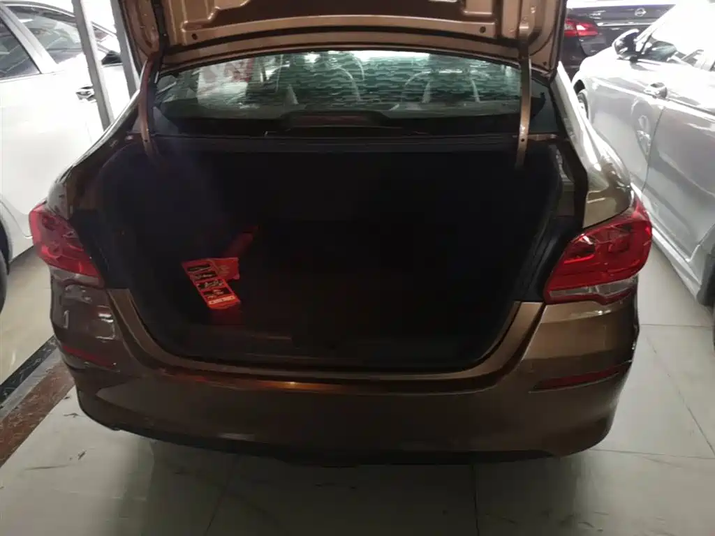 Chevrolet Cavalier 2016 1.5L Manual Delight Edition фото 18