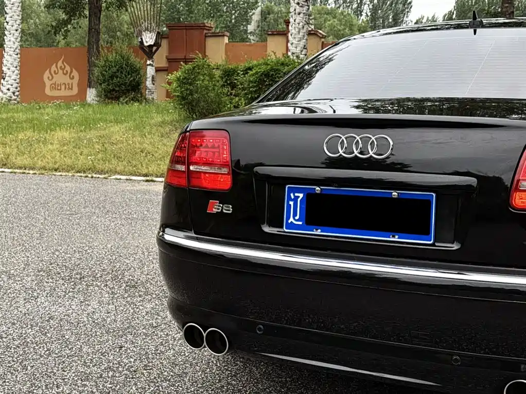 Audi S8 2009 Audi S8 5.2 FSI quattro фото 9