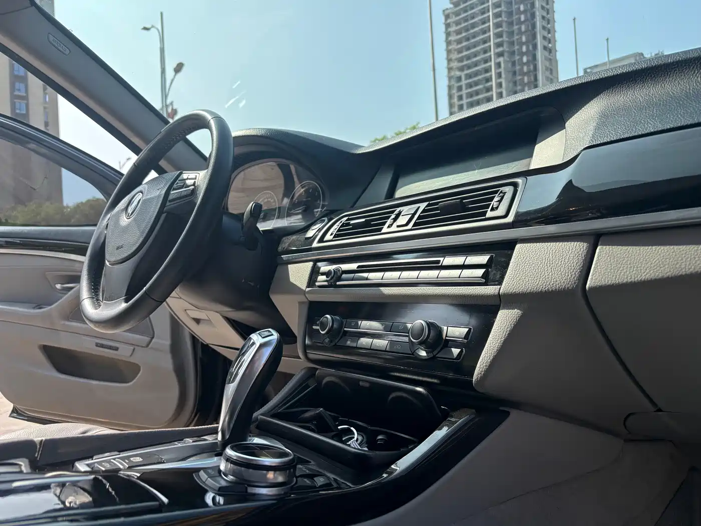 BMW 5 Series 2013 525Li Luxury фото 18