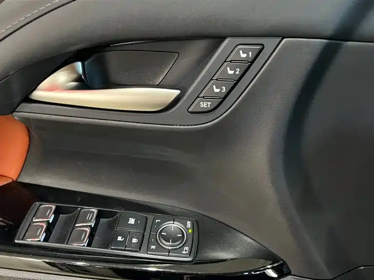 Lexus LX 2019 570 Dynamic Luxury Edition фото 20