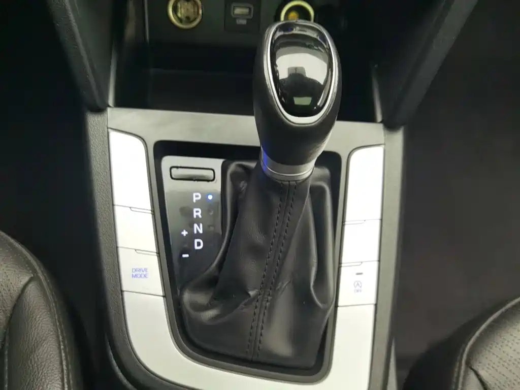 Photo 13 - Hyundai Elantra